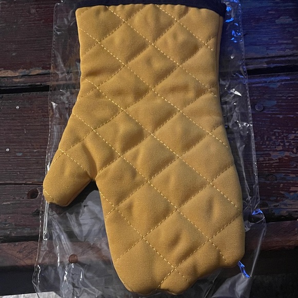 Marvel Infinity Gauntlet Glove with Gem Colors - Picture 7 of 7